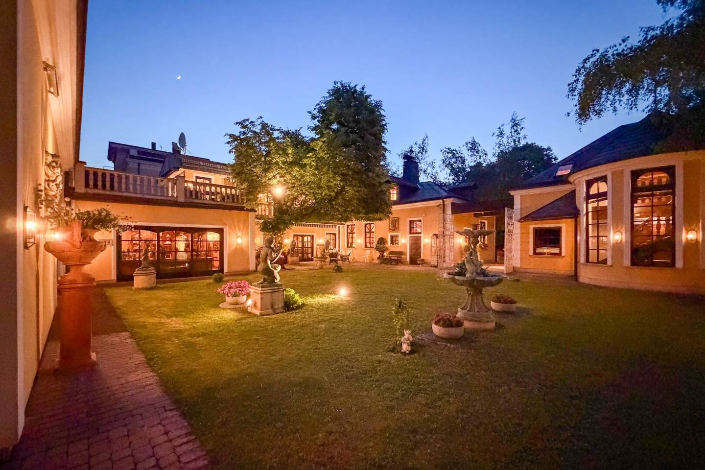 Historische Villa mit Indoorpool und parkähnlichem Garten
