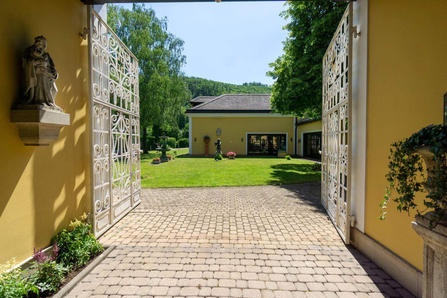 Historische Villa mit Indoorpool und parkähnlichem Garten