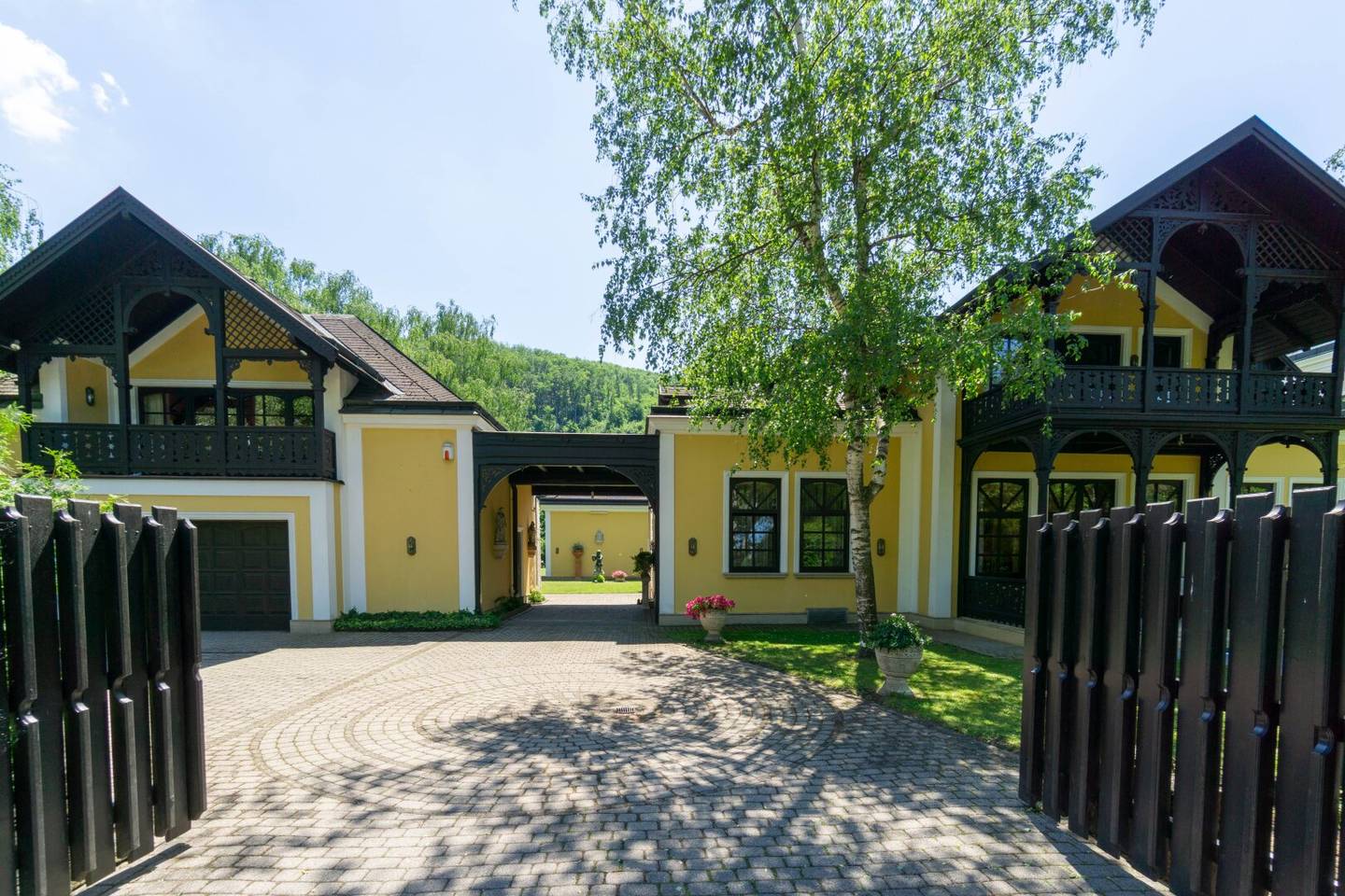 Historische Villa mit Indoorpool und parkähnlichem Garten