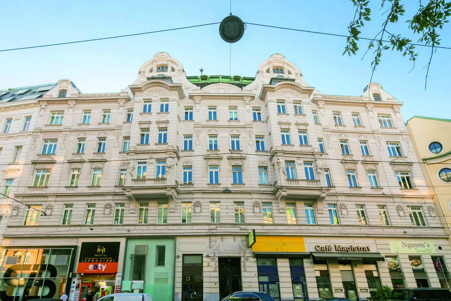 TABORSTRASSE | PERIOD APARTMENT WITH 4 ROOMS, SEPARATE EAT-IN KITCHEN AND BALCONY | UNLIMITED RENTAL