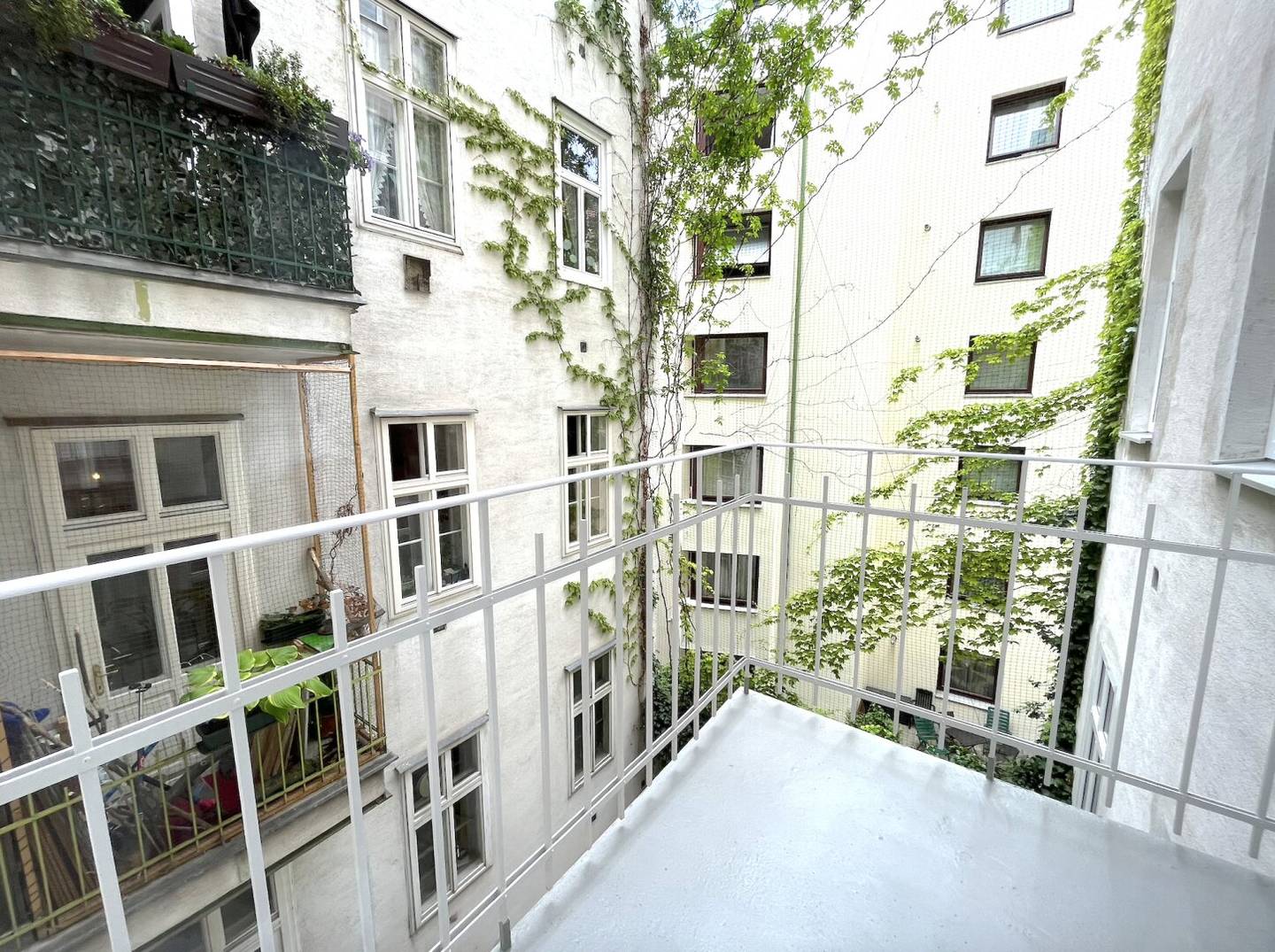 TABORSTRASSE | PERIOD APARTMENT WITH 4 ROOMS, SEPARATE EAT-IN KITCHEN AND BALCONY | UNLIMITED RENTAL