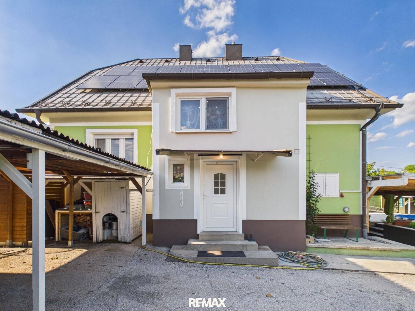 Landhaus mit Pool und Terrasse in Sigleß