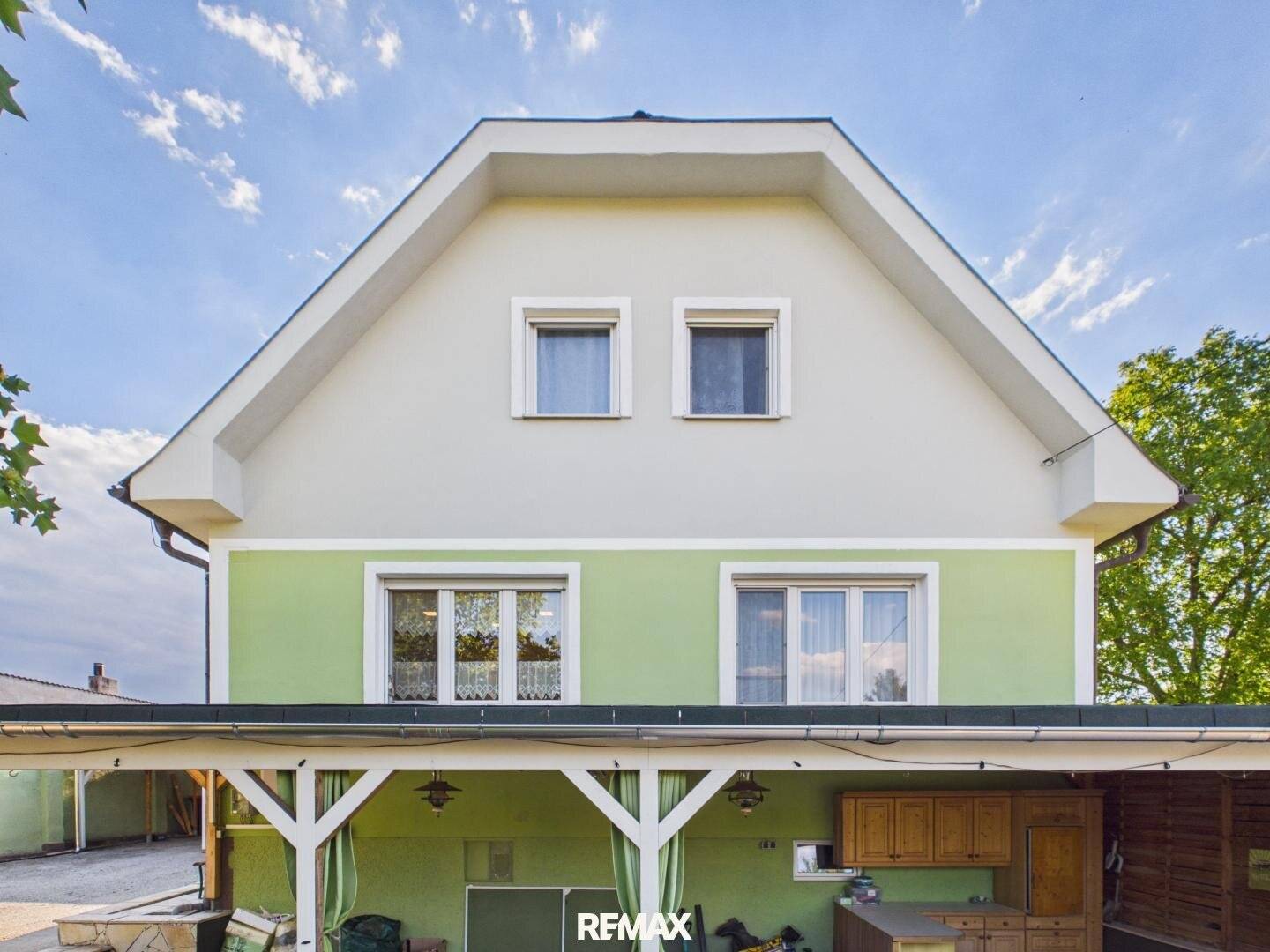 Landhaus mit Pool und Terrasse in Sigleß
