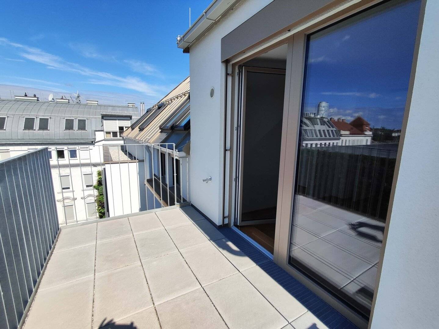 Sunny Top-Floor 3-Room First Occupancy with Balcony in 1210 Wien Top 2/50