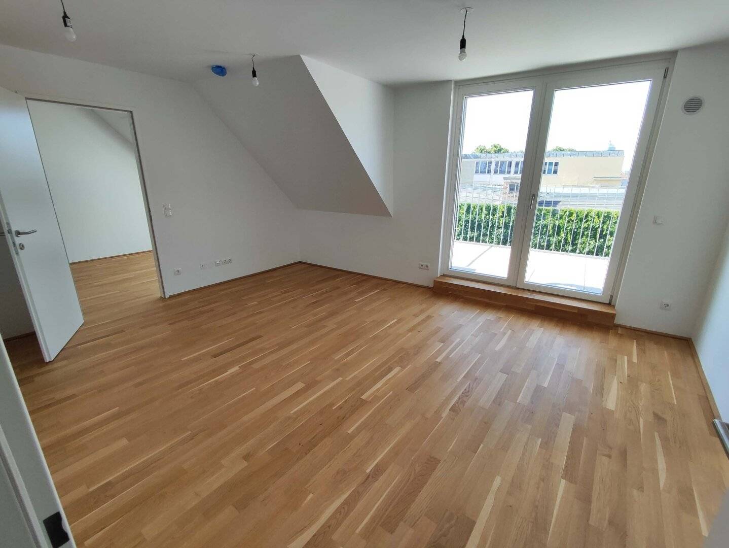 Sunny Top-Floor 3-Room First Occupancy with Balcony in 1210 Wien Top 2/50