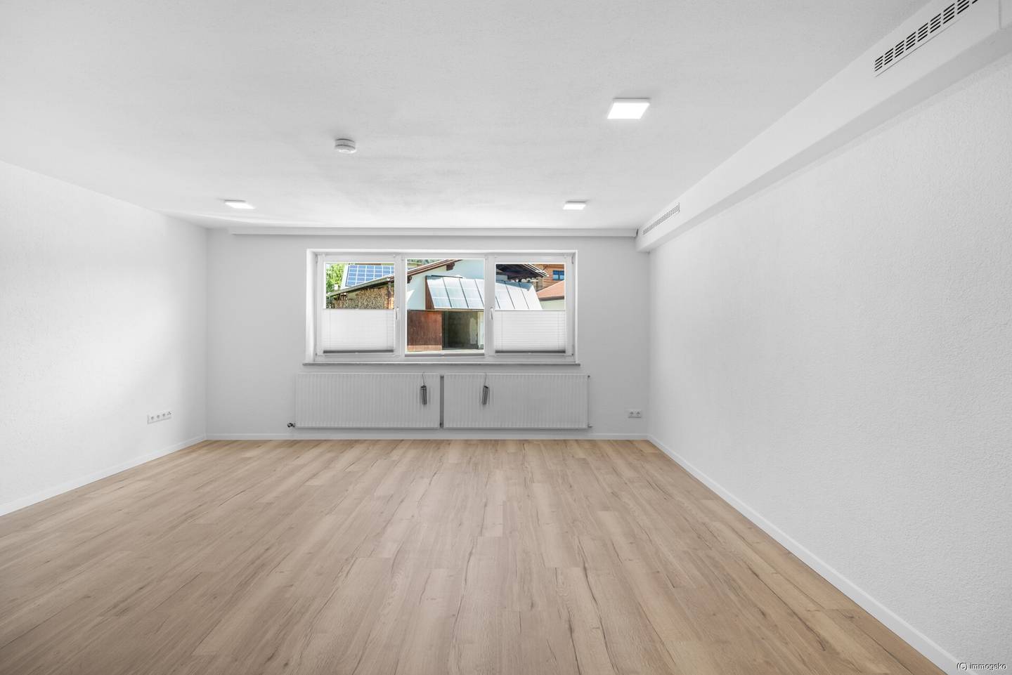 Apartment First Occupancy Renovated Bright Rooms