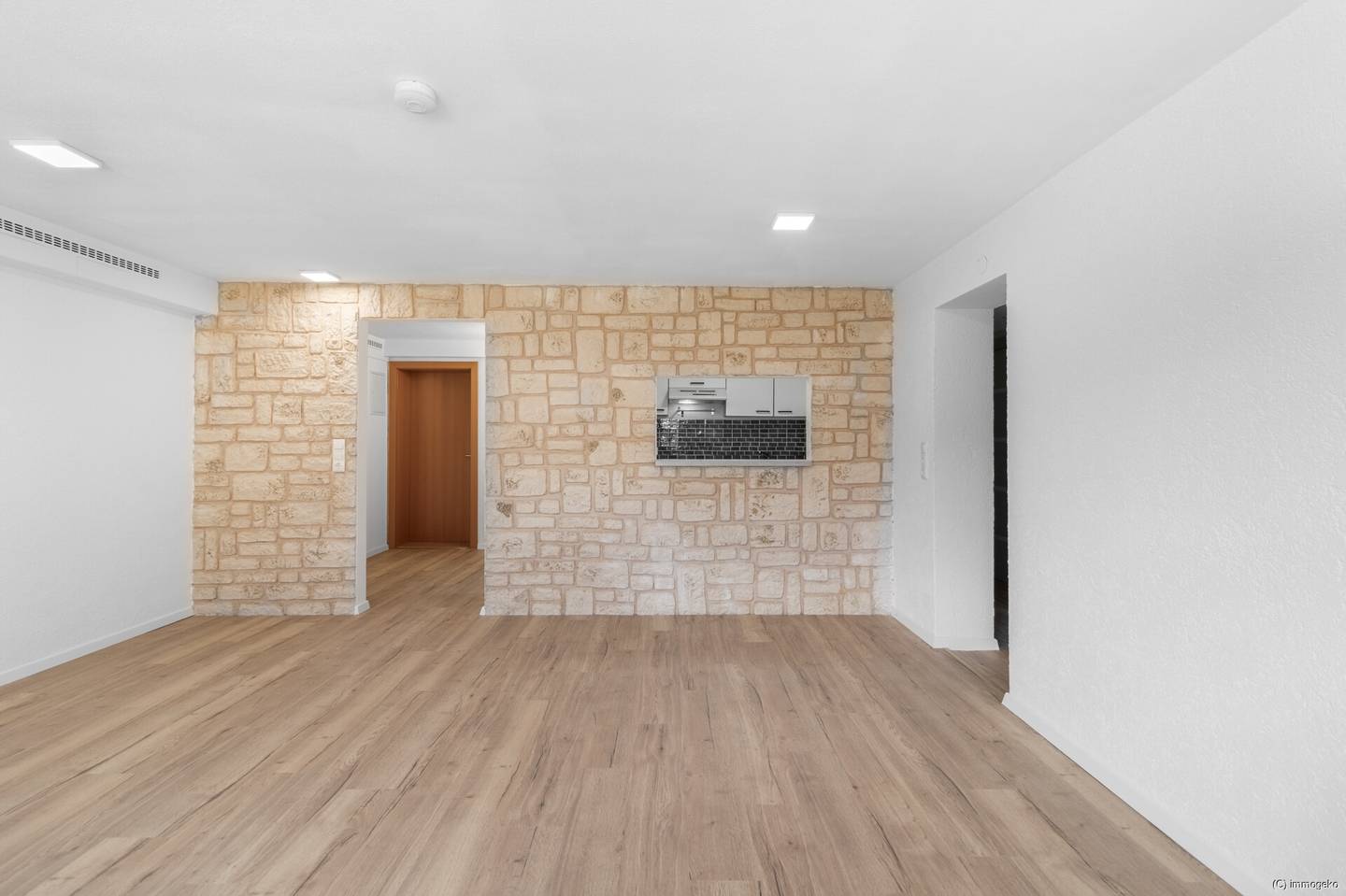 Apartment First Occupancy Renovated Bright Rooms