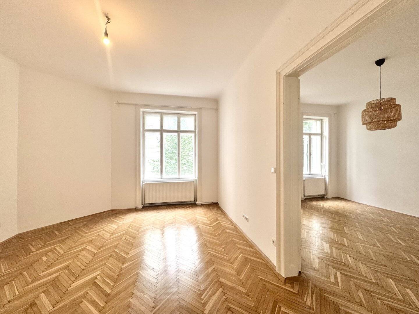 Hoflage mit Grünblick! Stilaltbau im Schottenfelder Hof in der Westbahnstraße!