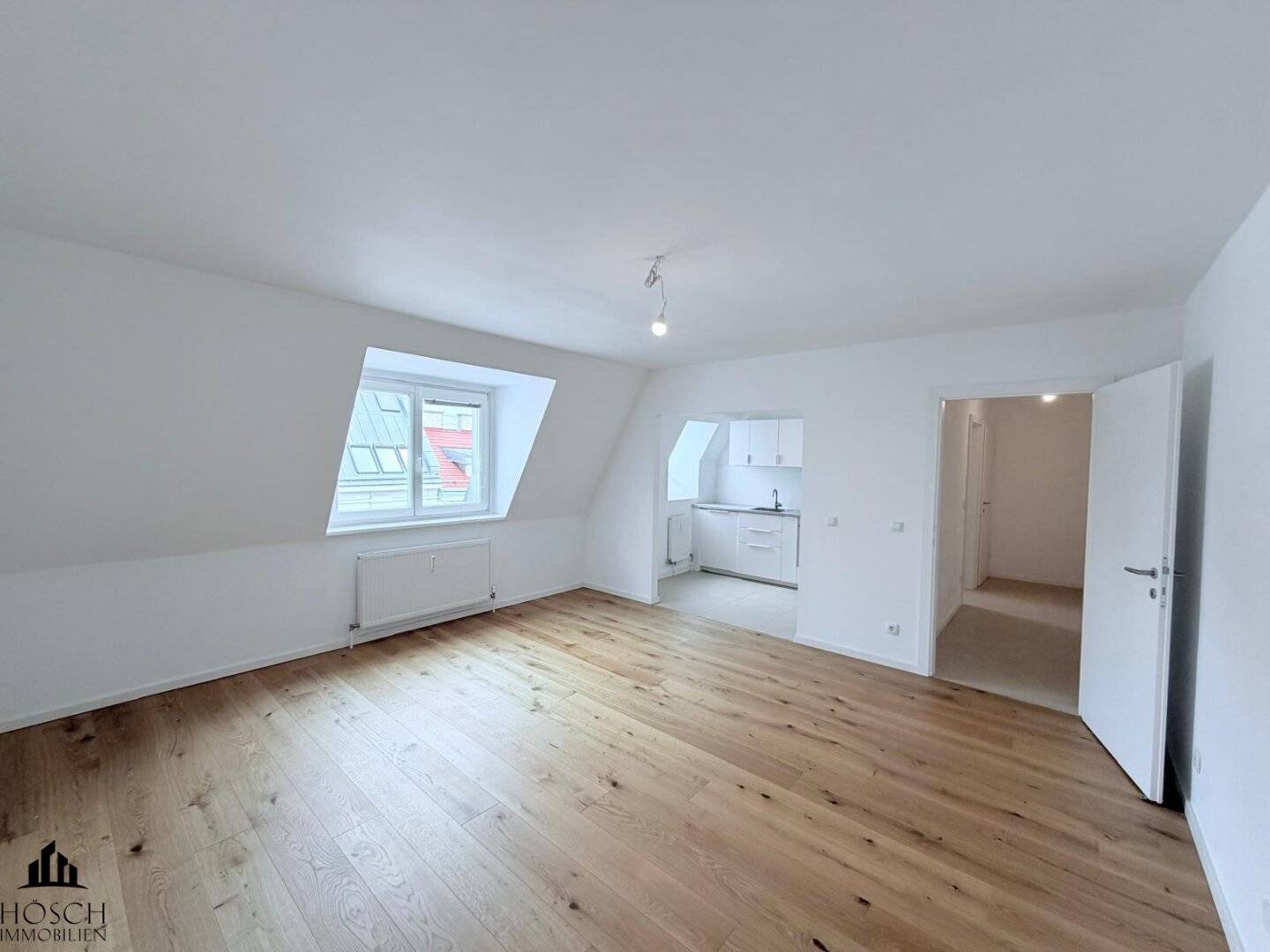 Attic apartment with lift in quiet location