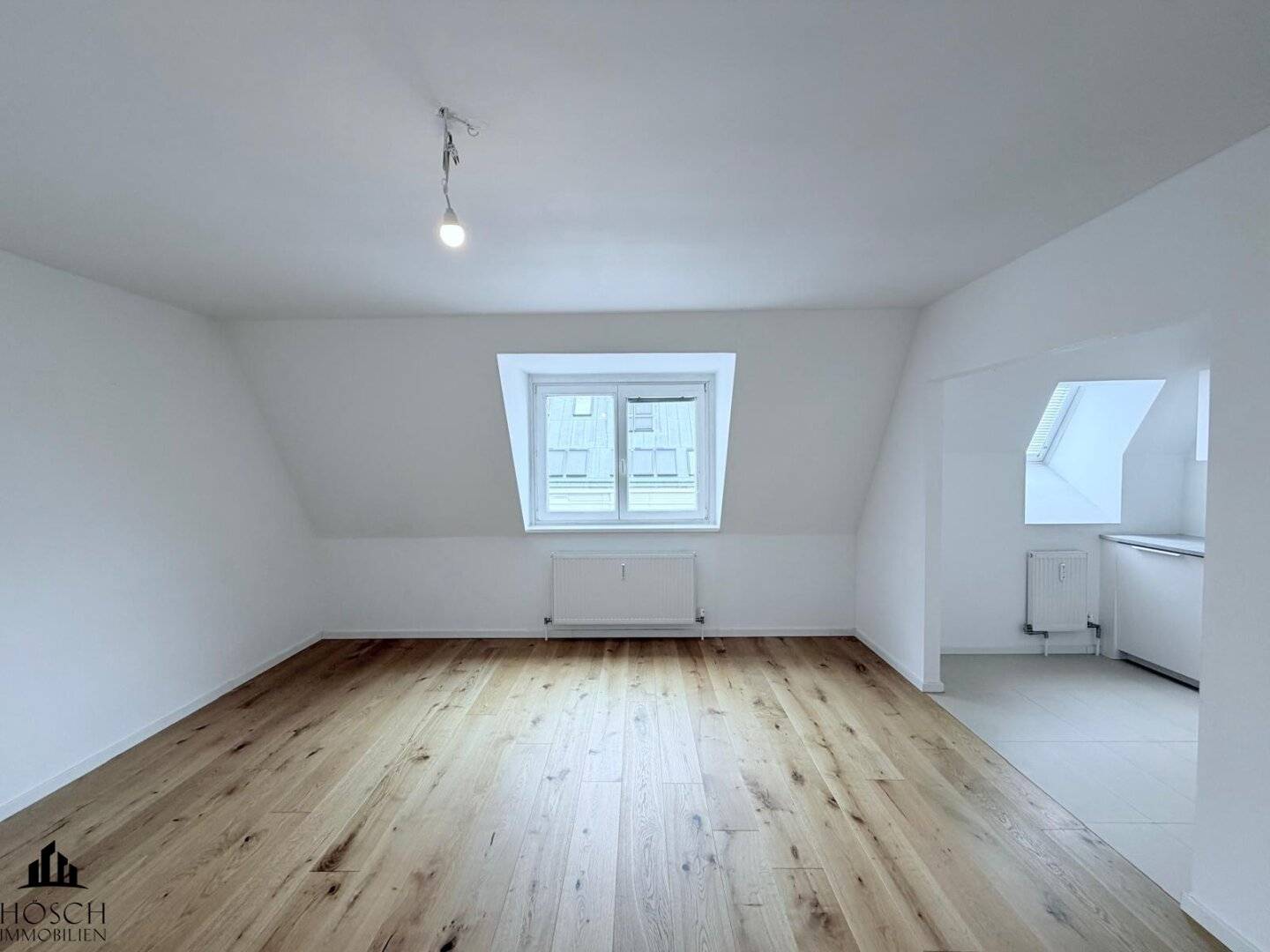 Attic apartment with lift in quiet location