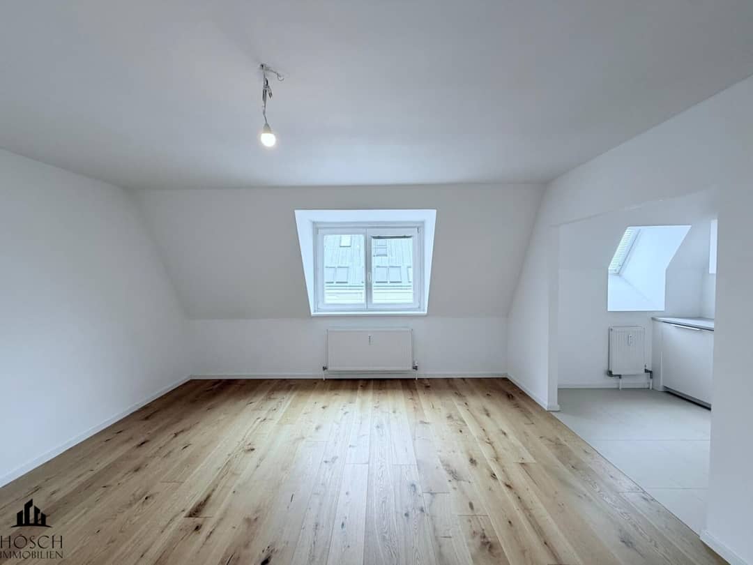 Attic apartment with lift in quiet location