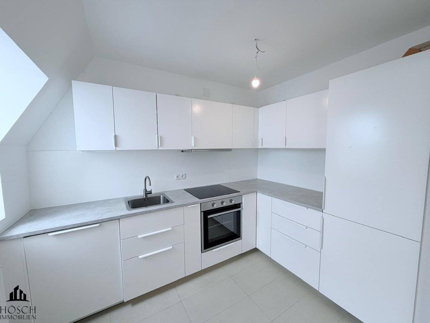 Attic apartment with lift in quiet location