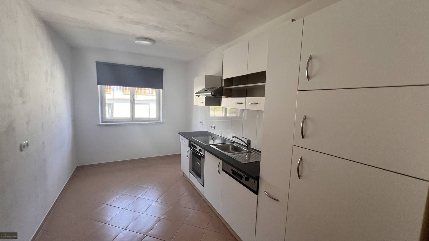 Bright quiet apartment with spacious living area