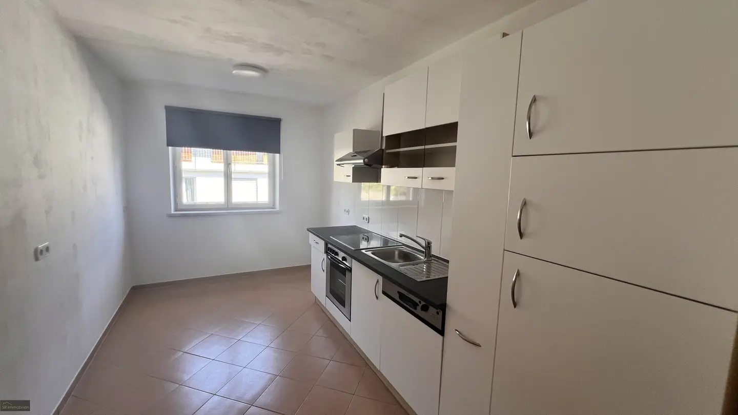 Bright quiet apartment with spacious living area