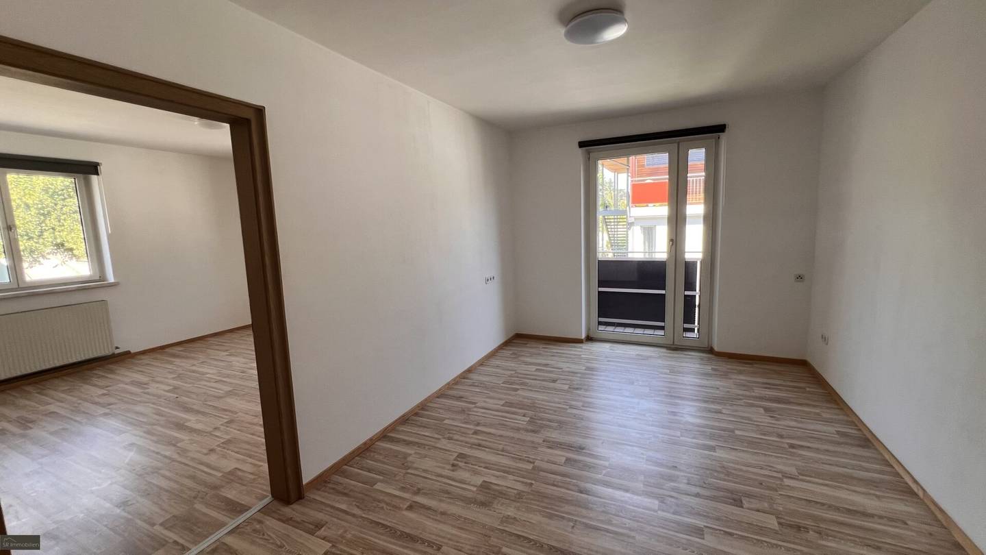Bright quiet apartment with spacious living area