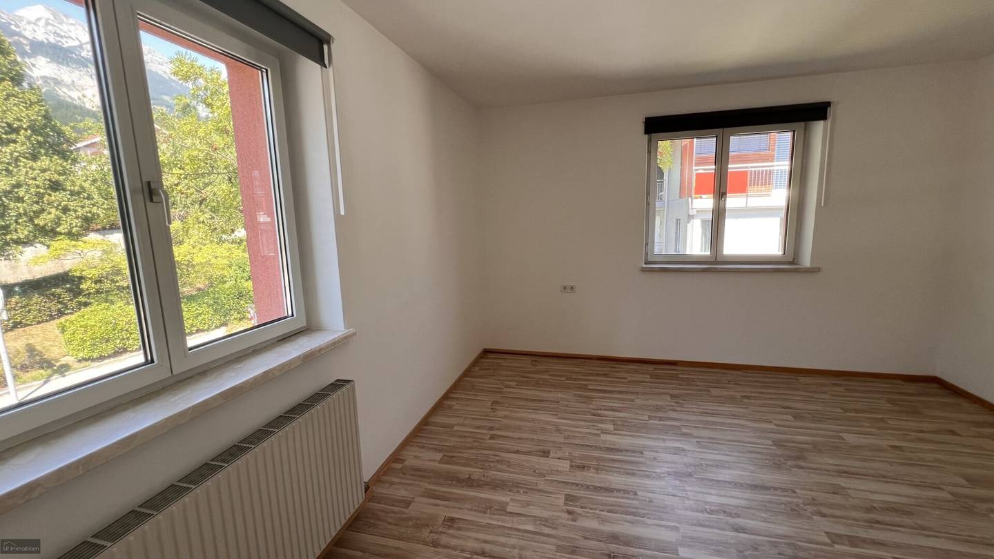 Bright quiet apartment with spacious living area