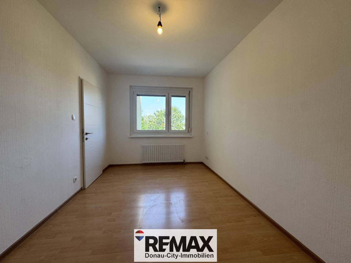 Wohnung frisch renoviert mit Loggia nahe Wien