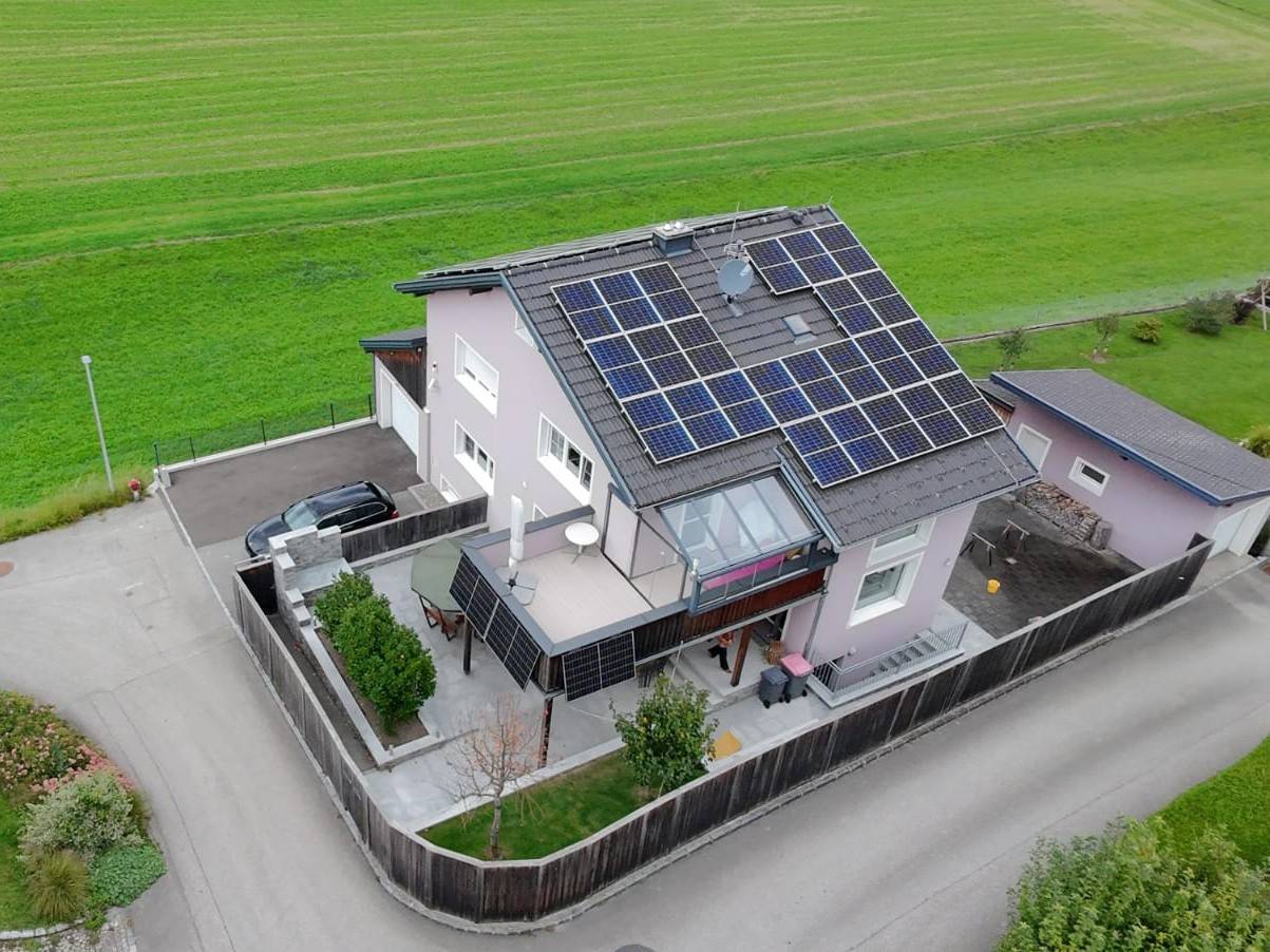 Modernisiertes Haus mit PV-Anlage in Hohenzell