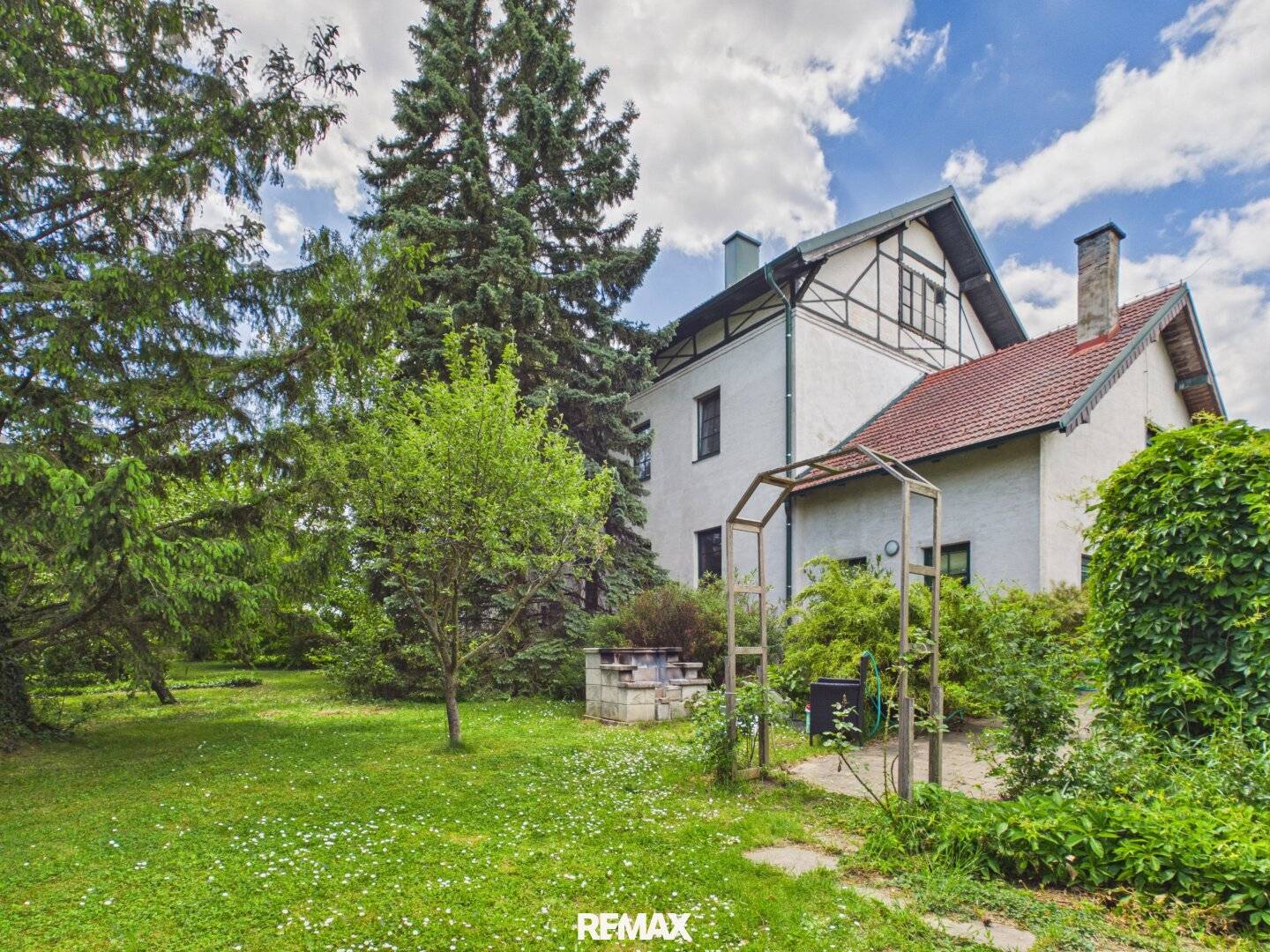 Mehrfamilienhaus mit Ausbaupotenzial