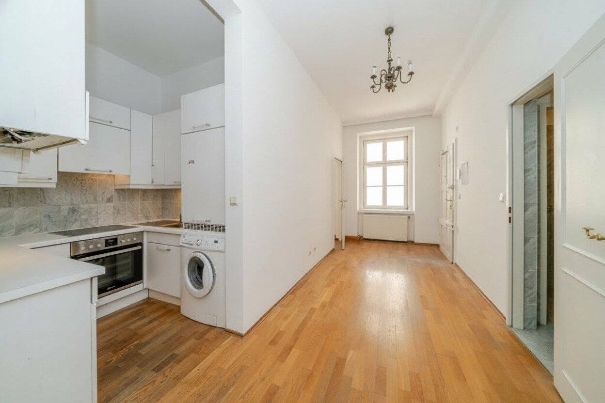 Historic building apartment near Prater and Donaukanal