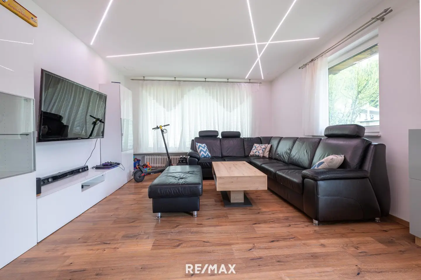 Modern and sunny with large garden Familienwohnung