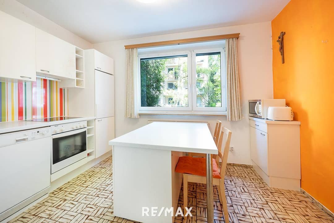 Central Salzburg apartment near university balcony