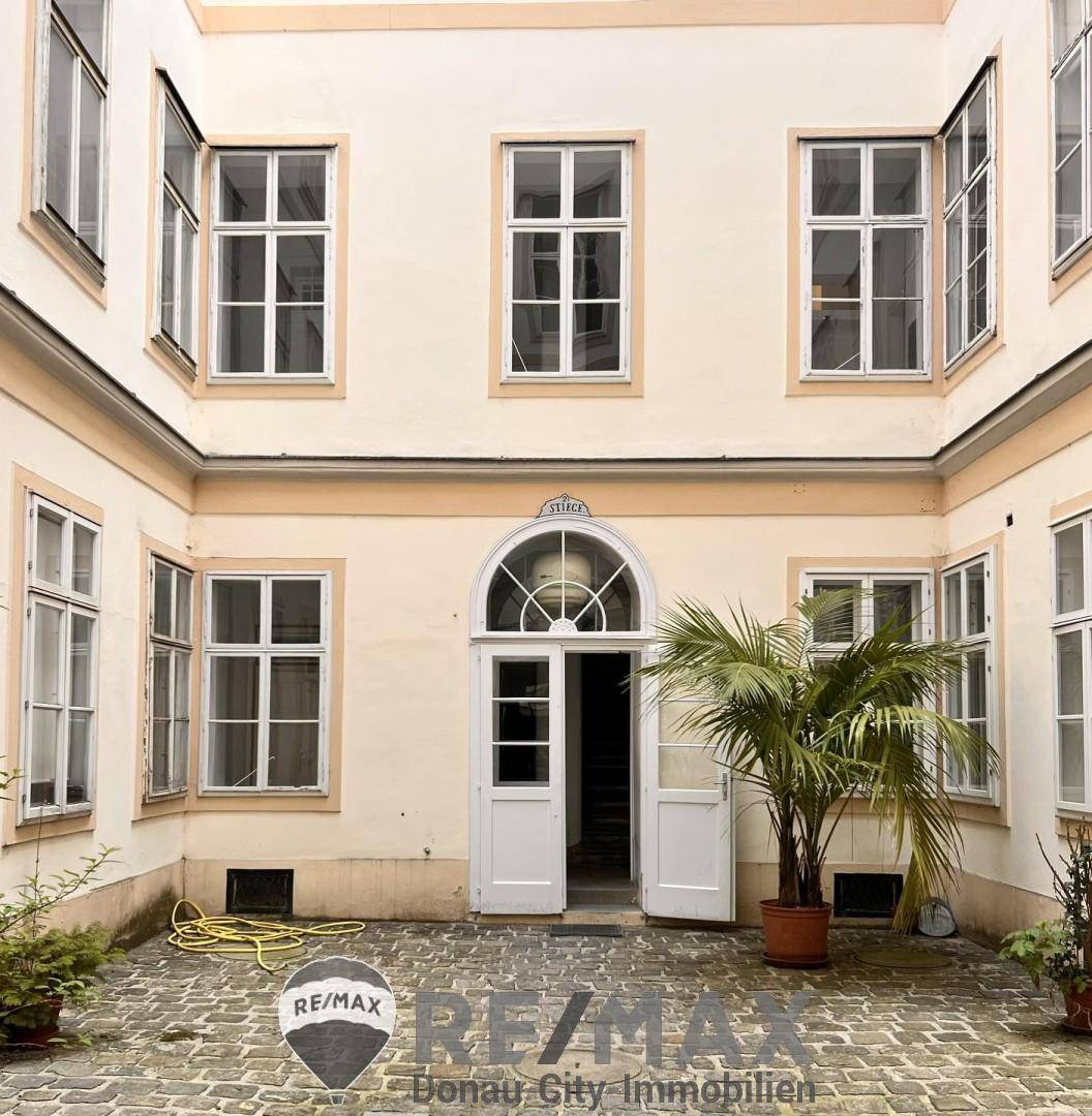 Wohnung ruhige Innenhoflage mit hohen Decken