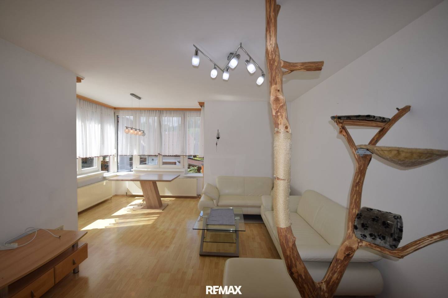Apartment in quiet location with underground parking