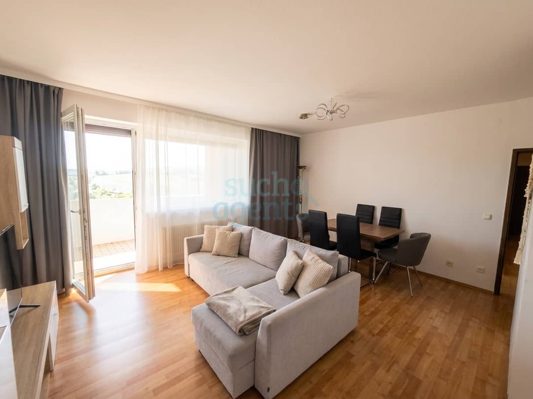 Bright apartment with lift and south facing balcony