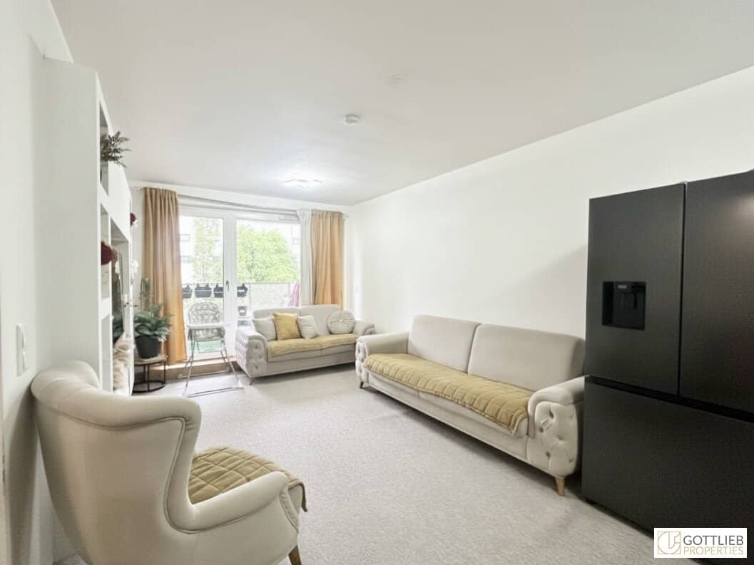 Apartment in green and quiet location with loggia and underground parking