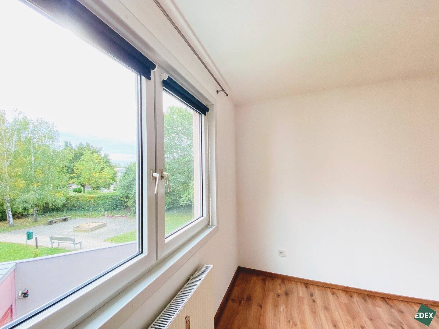 Charming 2-room apartment with loggia and perfect U6 connection