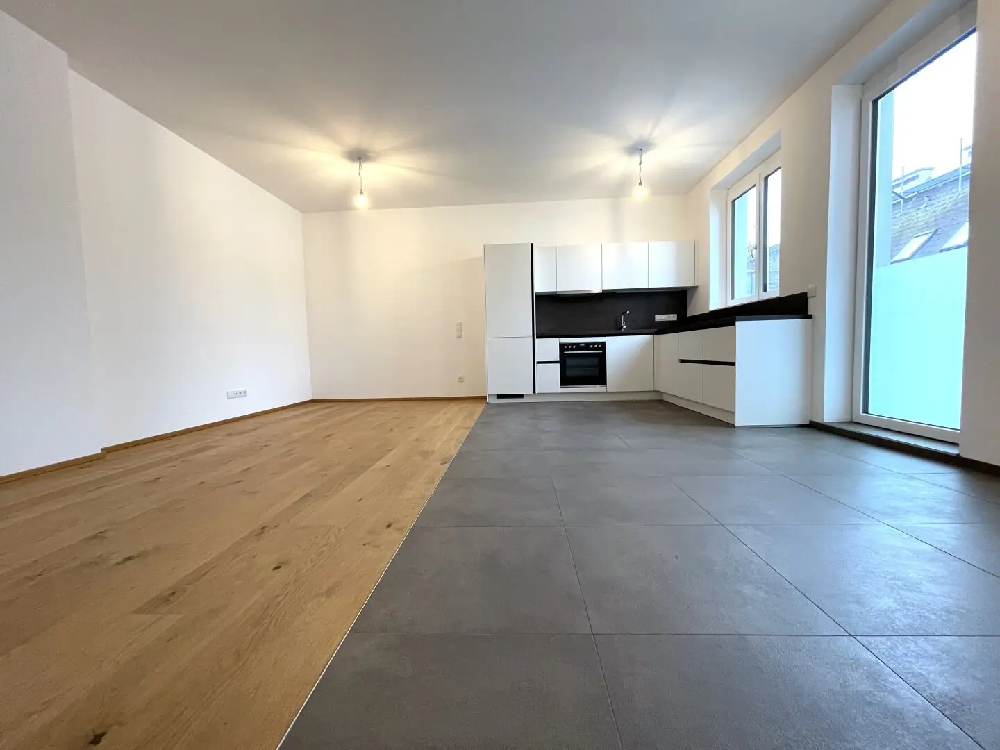 Top floor apartment near Naschmarkt modernized