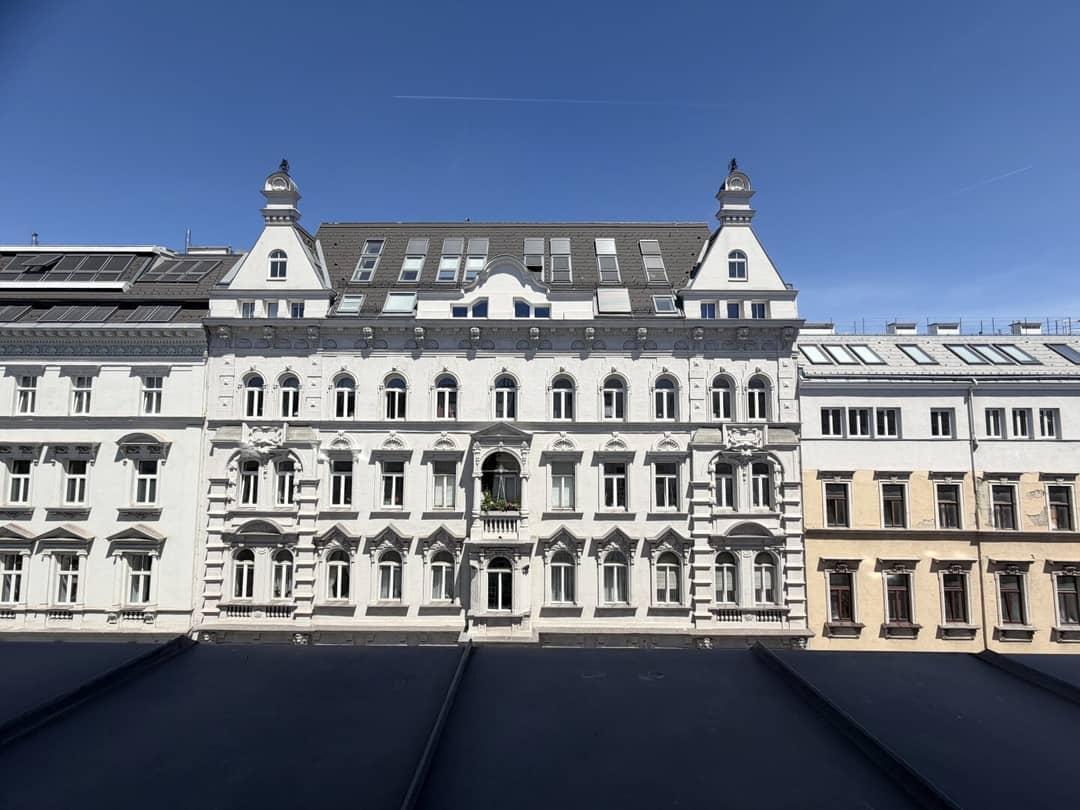 Dachgeschosswohnung near Naschmarkt with balcony