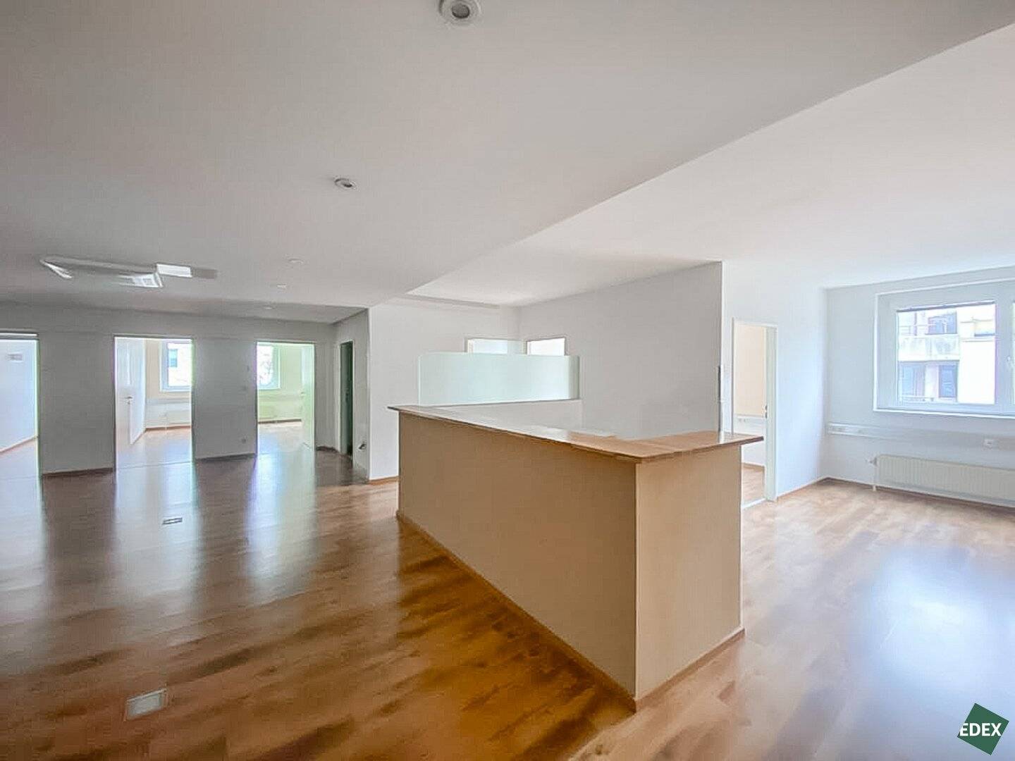 Spacious clinic with good transport links