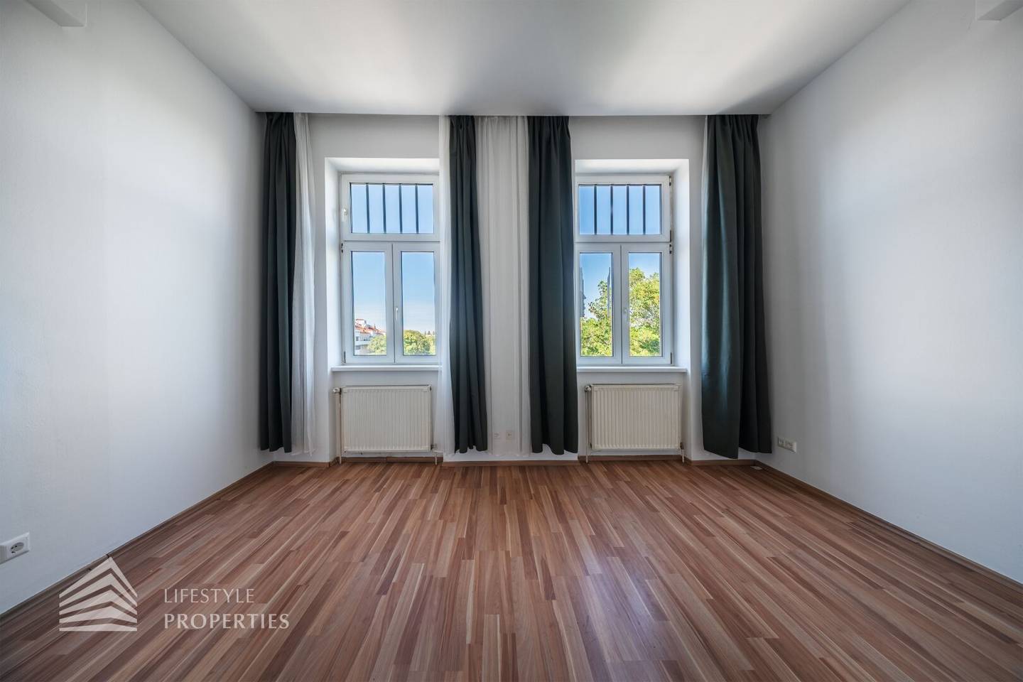 Altbauwohnung lichtdurchflutet großzügiges Wohnzimmer