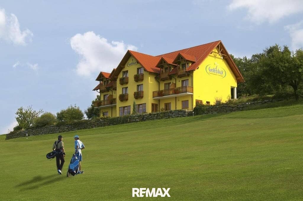 Wohnung direkt am Golfplatz mit zwei Balkonen