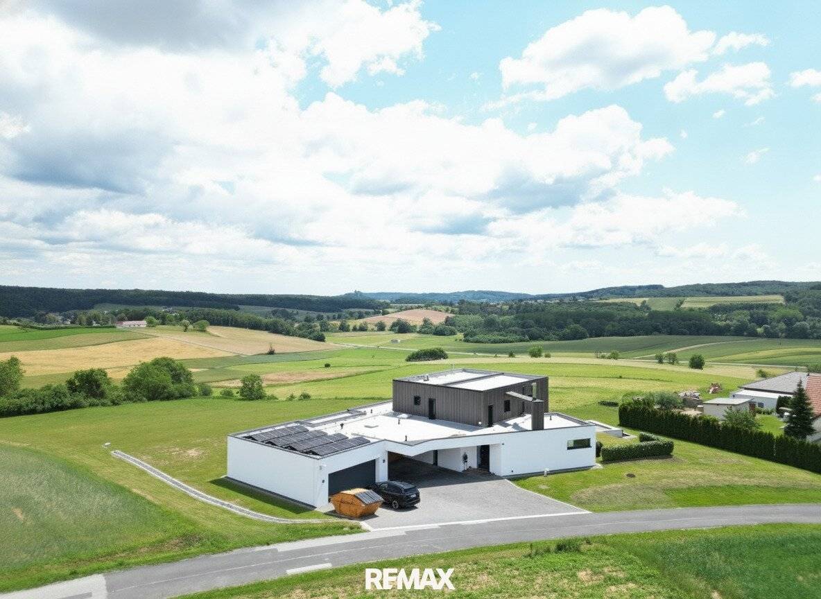 Architektenhaus mit Pool und Burgblick