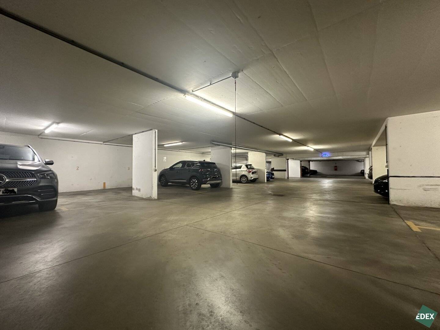 Garage parking spaces on Huttengasse near U3 for rent