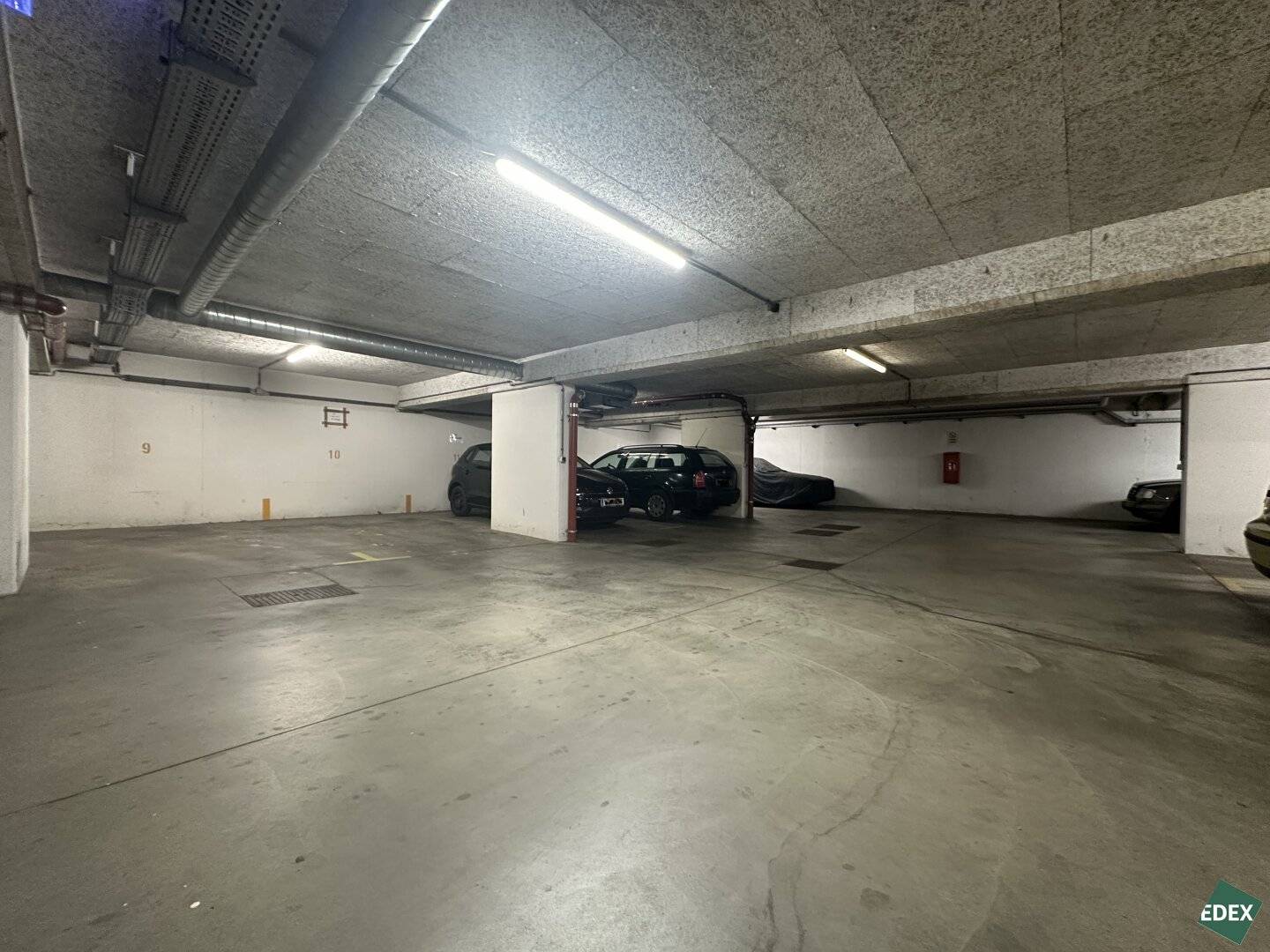 Garage parking spaces on Huttengasse near U3 for rent
