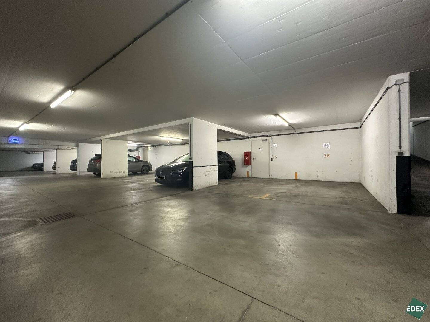 Garage parking spaces on Huttengasse near U3 for rent