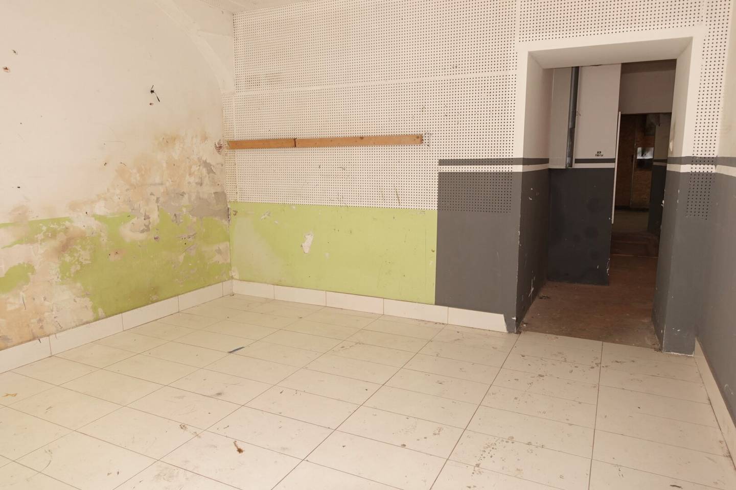 128 m² Storage Space in Vienna 1150