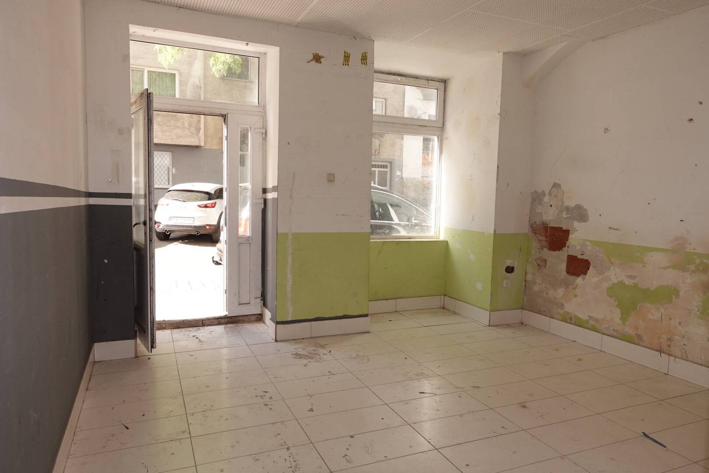 128 m² Storage Space in Vienna 1150