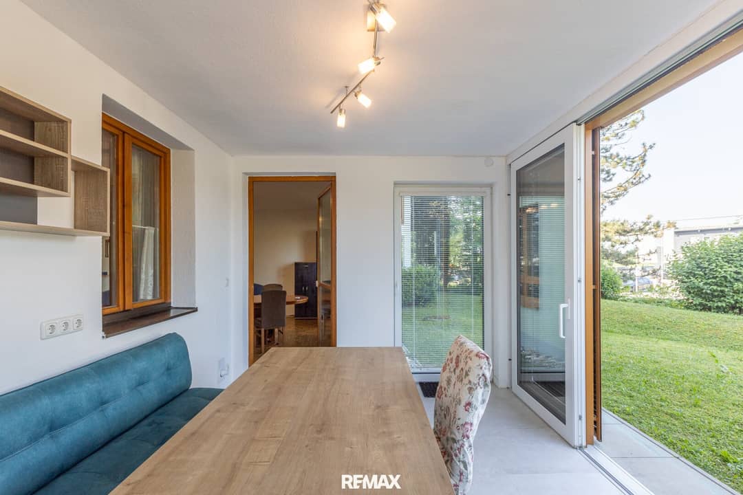 Ground floor apartment with winter garden and underground parking near center