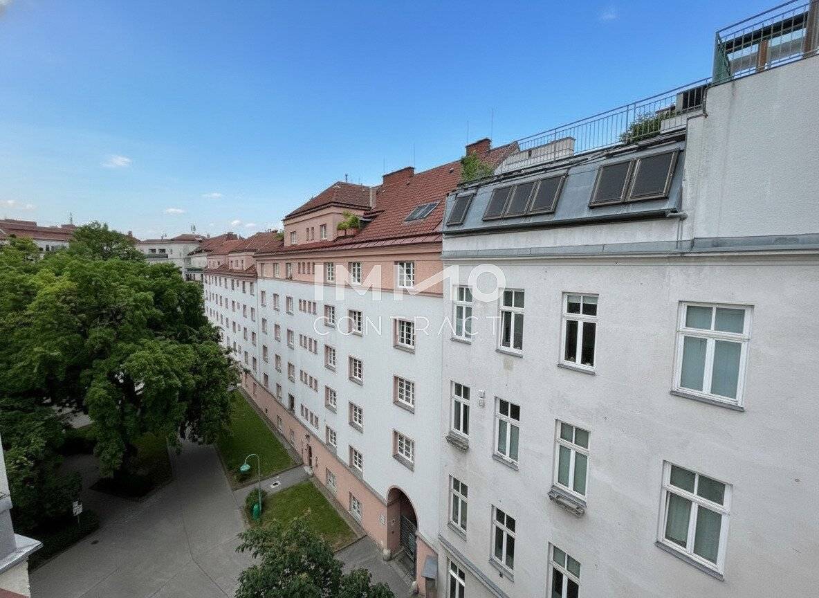 Attic apartment in Hasnerstraße for singles or couples
