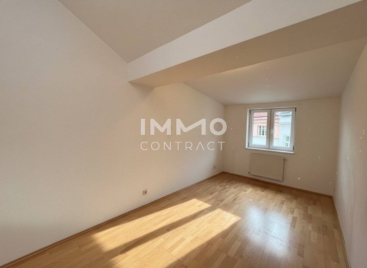Attic apartment in Hasnerstraße for singles or couples
