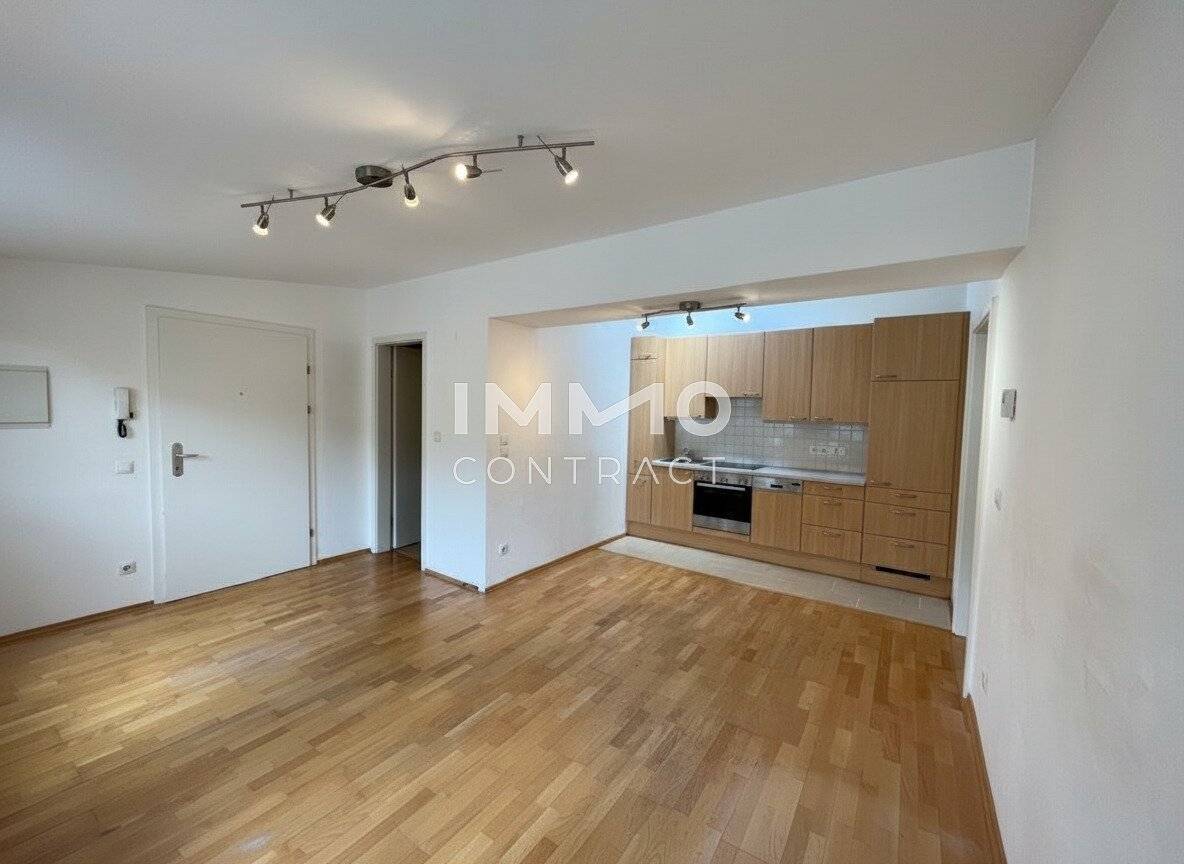 Attic apartment in Hasnerstraße for singles or couples