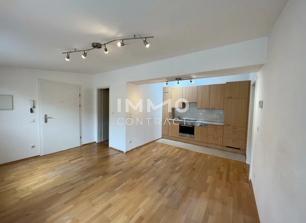 Dachgeschoßwohnung in der Hasnerstraße für Singles oder Paare