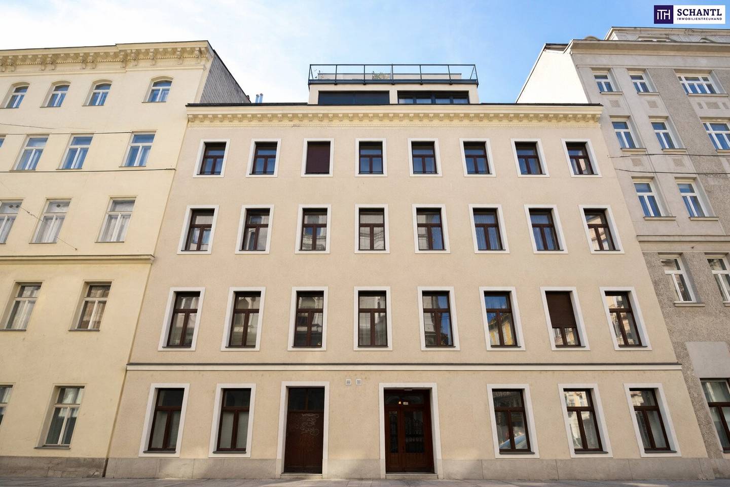 Perfectly laid out small apartment with courtyard balcony in renovated old building in a quiet side street, temporarily rented until 2029