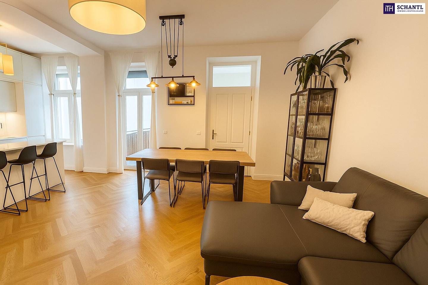 Apartment near Türkenschanzpark with two balconies