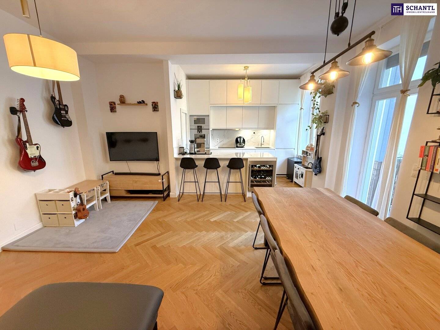 Apartment near Türkenschanzpark with two balconies